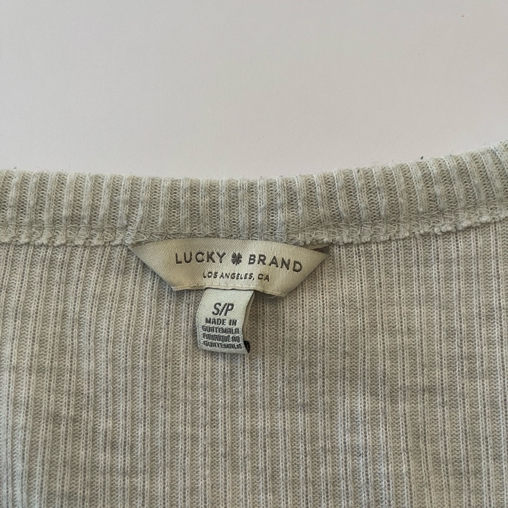 Women's Gray Ribbed Button-Up Top - Picture 4 of 5